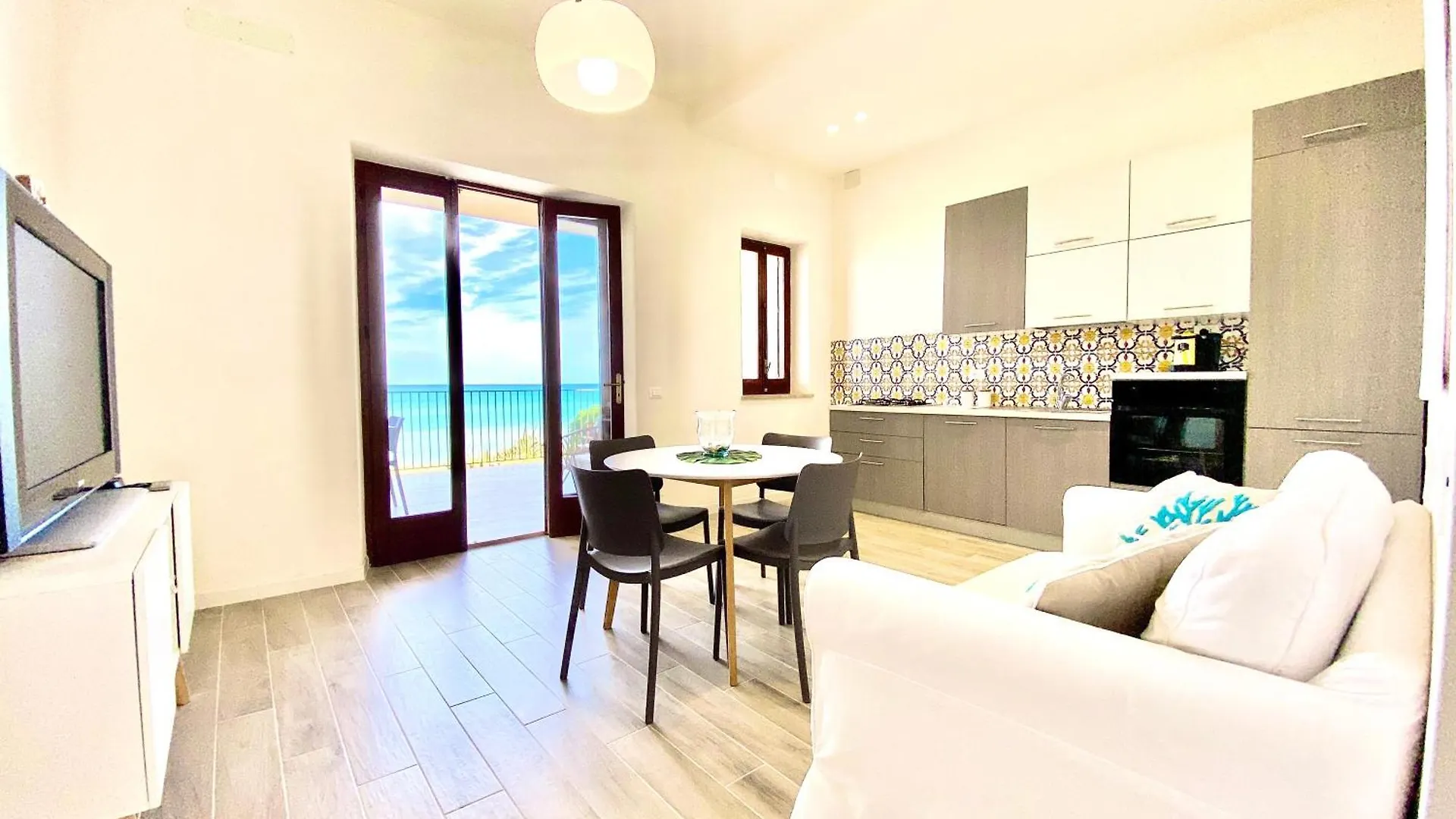 Riva Marina, Sulla Spiaggia Alcamo Italië